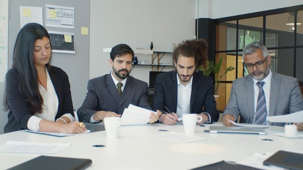 Innovation en publicité numérique : Comment les entreprises peuvent se préparer aux nouvelles réglementations avec des stratégies percutantes